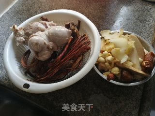 五指毛桃瘦肉汤的做法步骤：1