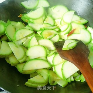 清炒西葫芦片的做法步骤：4