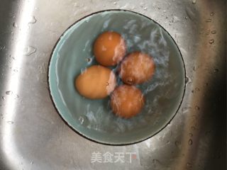 “鸡蛋”野艾煮鸡蛋的做法步骤：6