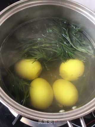 “鸡蛋”野艾煮鸡蛋的做法步骤：11