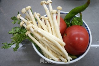 番茄蘑菇肉片汤的做法步骤：1