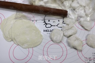 猪肉香芹锅贴的做法步骤：9
