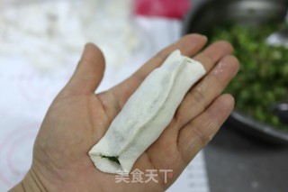 猪肉香芹锅贴的做法步骤：11