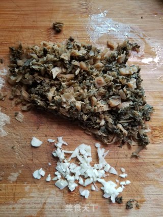 梅菜蒸肉饼的做法步骤：2