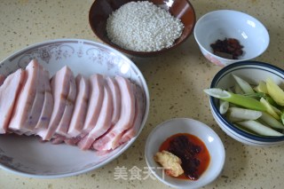 粉蒸肉的做法步骤：1