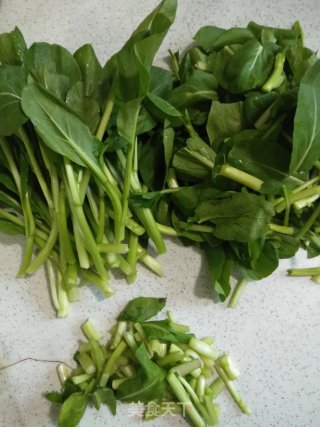 土豆炒菜心的做法步骤：2