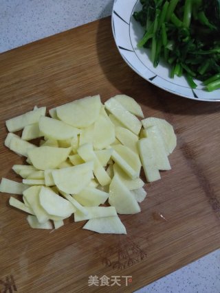土豆炒菜心的做法步骤：6