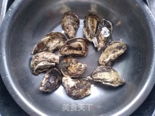 蒜蓉粉丝蒸扇贝的做法步骤：1