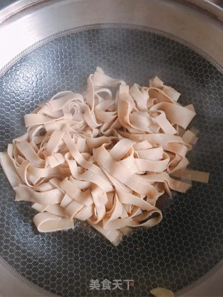 小白菜炒豆皮的做法步骤：6
