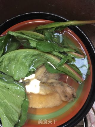 鸡蛋杂蔬鲍鱼菠菜汤面的做法步骤：3