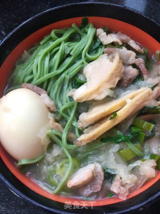 鸡蛋杂蔬鲍鱼菠菜汤面的做法步骤：25