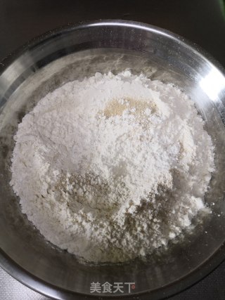 梅菜肉饼的做法步骤：1