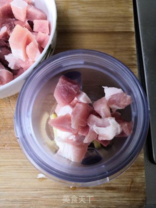 梅菜肉饼的做法步骤：4