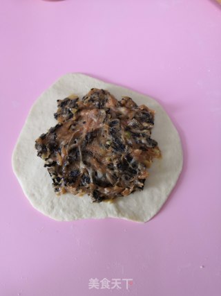梅菜肉饼的做法步骤：11