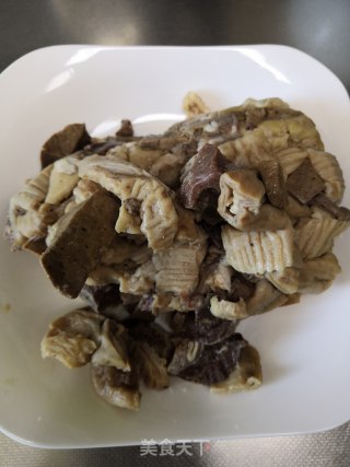 胡椒牛杂汤的做法步骤：1