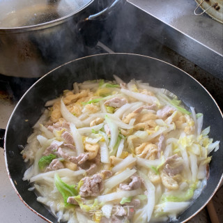 白菜肉焖油豆腐的做法步骤：3