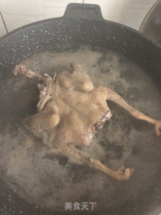 清炖莲子乳鸽汤的做法步骤：2