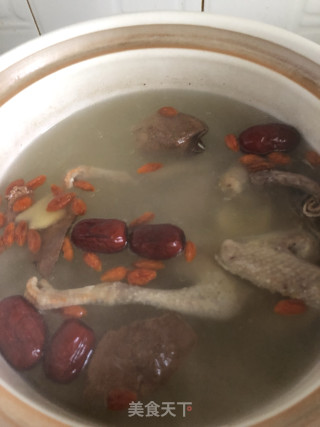 清炖莲子乳鸽汤的做法步骤：5