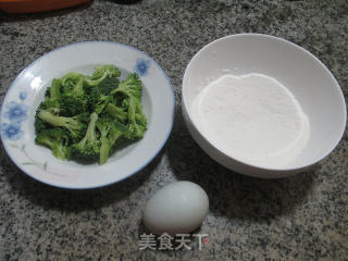 鸭蛋西兰花面疙瘩的做法步骤：1