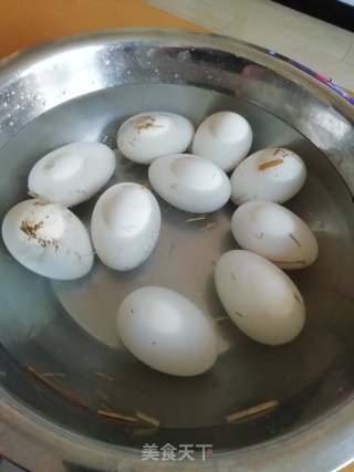 小满日食记之咸鹅蛋的做法步骤：1