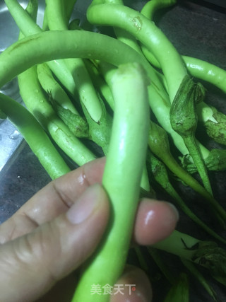 白灼秋茄的做法步骤：1