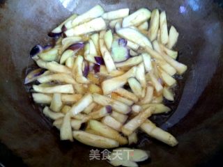 茄子尖椒炒肉片的做法步骤：7
