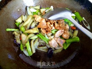 茄子尖椒炒肉片的做法步骤：10