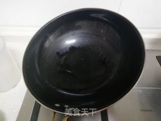 腊肠炒蒜薹的做法步骤：2