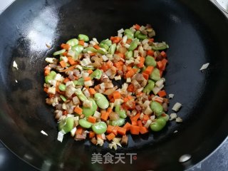 咸肉炒乌米饭的做法步骤：4