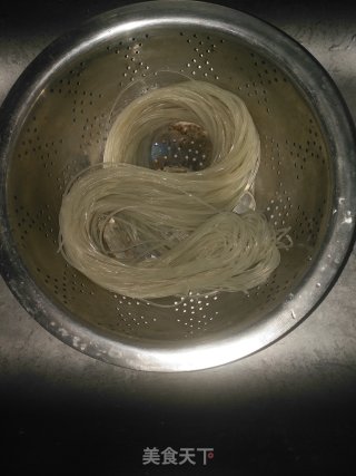 酸辣粉的做法步骤：1