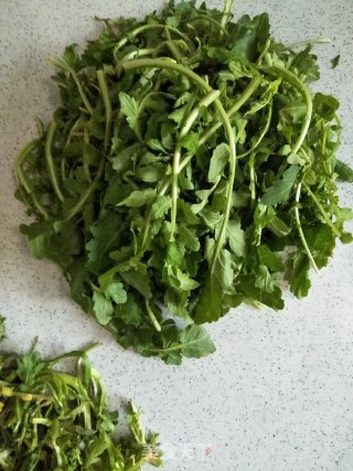 荠菜煎鸡蛋的做法步骤：2