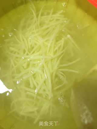 酸辣土豆丝的做法步骤：2