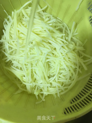 酸辣土豆丝的做法步骤：3