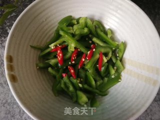 拌菜椒的做法步骤：3