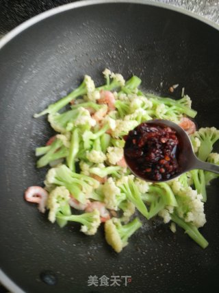 老干妈炒菜花的做法步骤：7