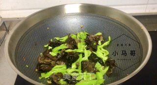 青椒木耳炒蛋#家常菜的做法步骤：7