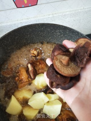 香菇土豆焖鸡块的做法步骤：8