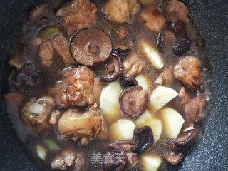 香菇土豆焖鸡块的做法步骤：10