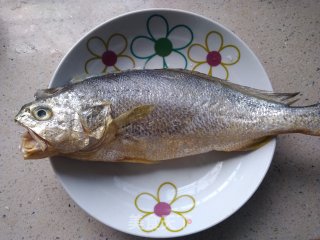 豆瓣黄花鱼的做法步骤：1