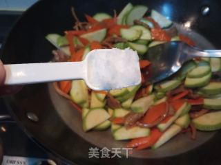 鱿鱼肉片炒翠玉瓜的做法步骤：10