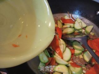 鱿鱼肉片炒翠玉瓜的做法步骤：12