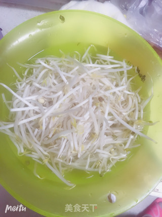 炒豆芽的做法步骤：1
