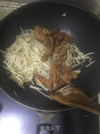 炒豆芽的做法步骤：9