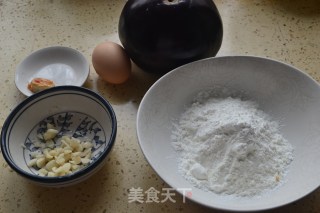 蒜炒茄子的做法步骤：1