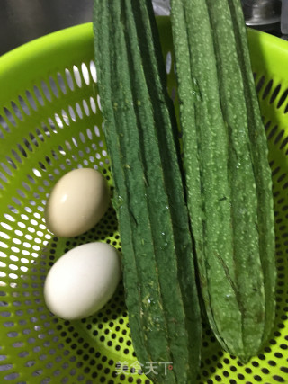鸡蛋丝瓜汤的做法步骤：1