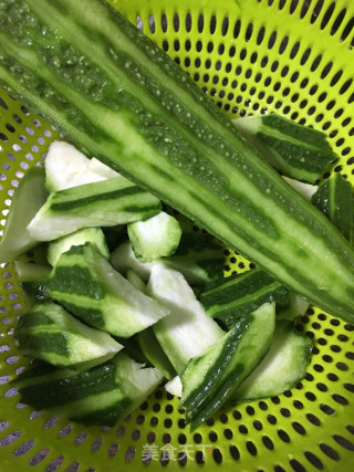 鸡蛋丝瓜汤的做法步骤：2