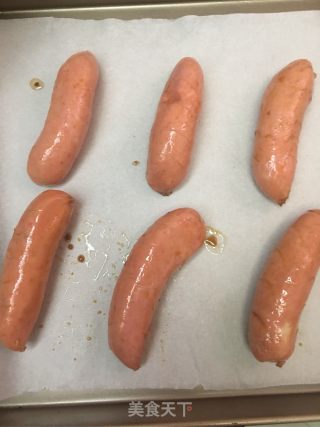 烤热狗肠的做法步骤：2
