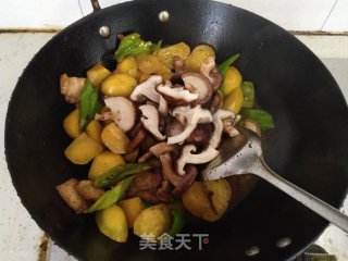 香菇炖土豆的做法步骤：12
