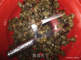 田螺鸭脚煲的做法步骤：2
