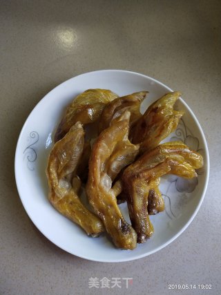 田螺鸭脚煲的做法步骤：5